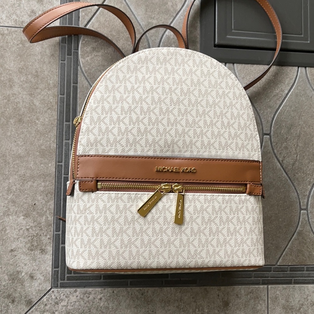 MICHAEL KORS Kenly Medium Backpack Signature Vanilla Bag - Picture 1 of 16